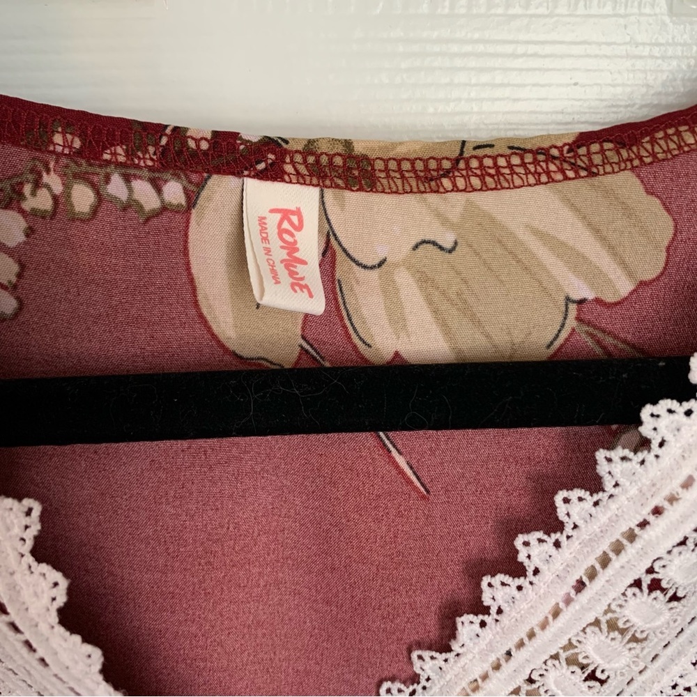 Romwe Burgundy Floral Crochet V-neck Crop Top Blouse, size L🛍️ - Picture 2 of 7